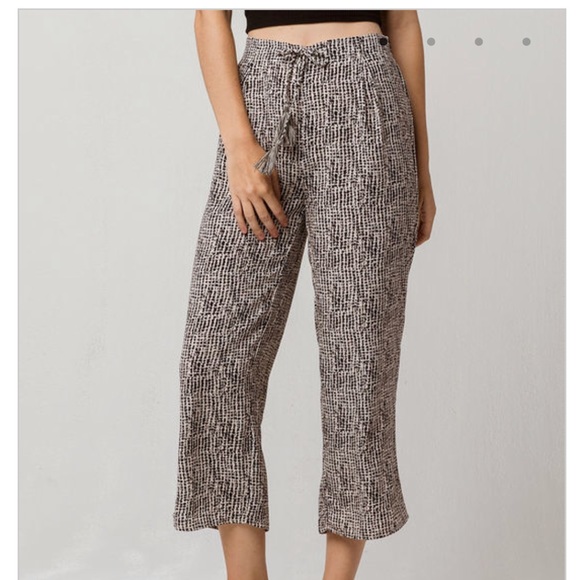 Lulus Pants - Taupe & Black Abstract Print Wide Leg Crop Pants